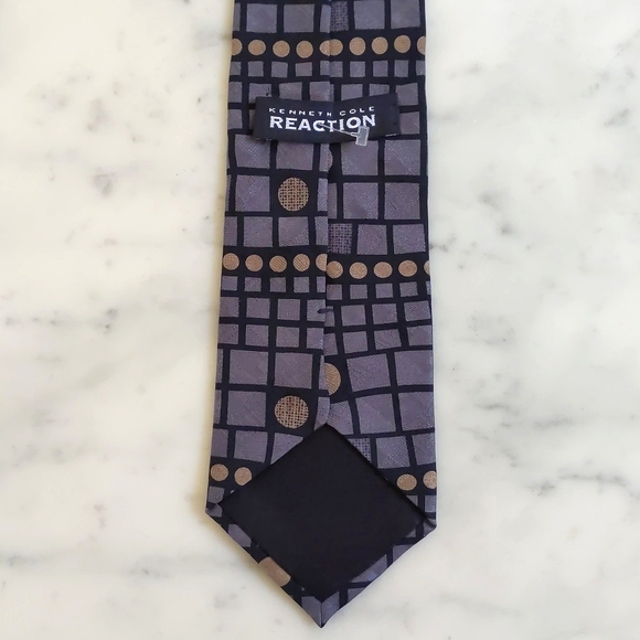 NWOT. Kenneth Cole Reaction 100% Silk Tie with Multicolor Design Pattern. - Picture 5 of 5